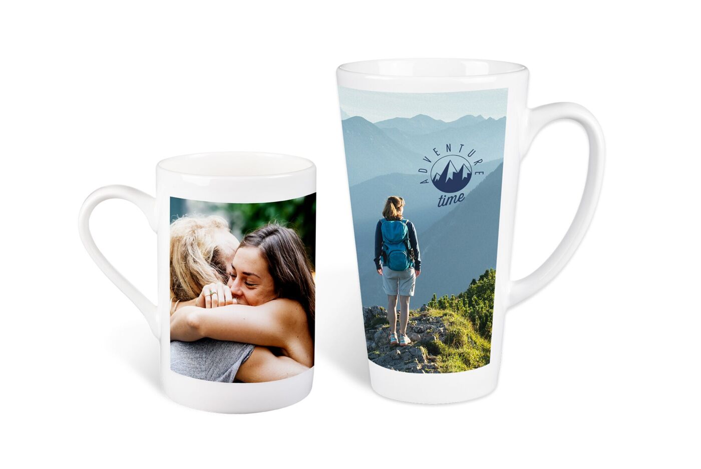Deux tasses avec designs personnalisés ; une avec une personne souriante et l'autre avec une femme dans la nature